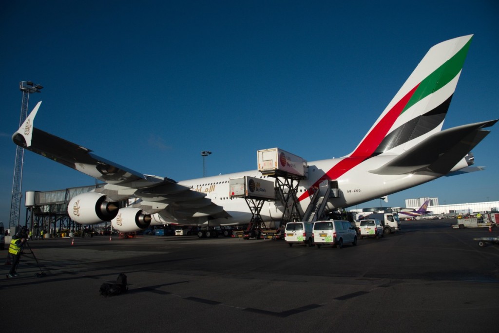 A380 flyet netop parkeret ved den nye gate i Københavns Lufthavn. Forøvrigt eneste gate med to broer. Her vil flyet kunne findes dagligt fremover.