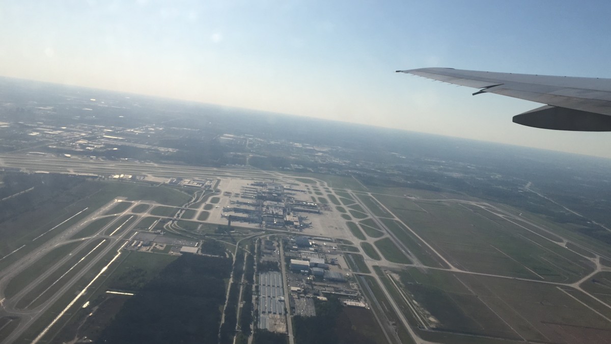 Pæn udsigt over lufthavnen lige efter starten ud af Houston.