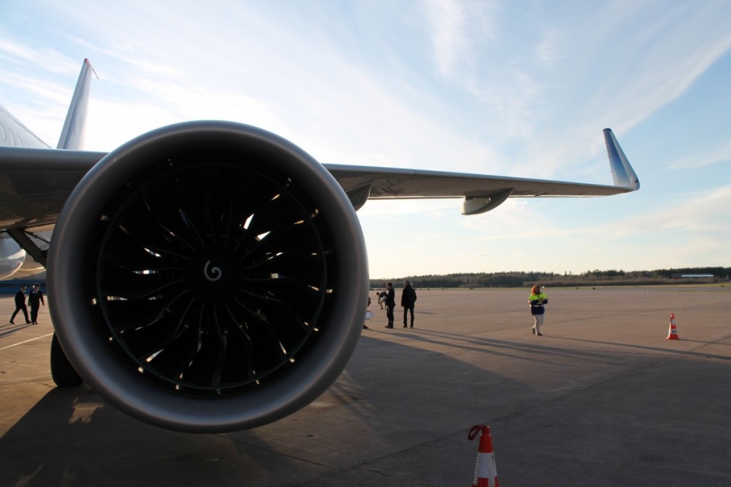 Større diameter på motoren og sharklets på vingespiderne er med til at sænke brændstofforbruget med omkring 15%