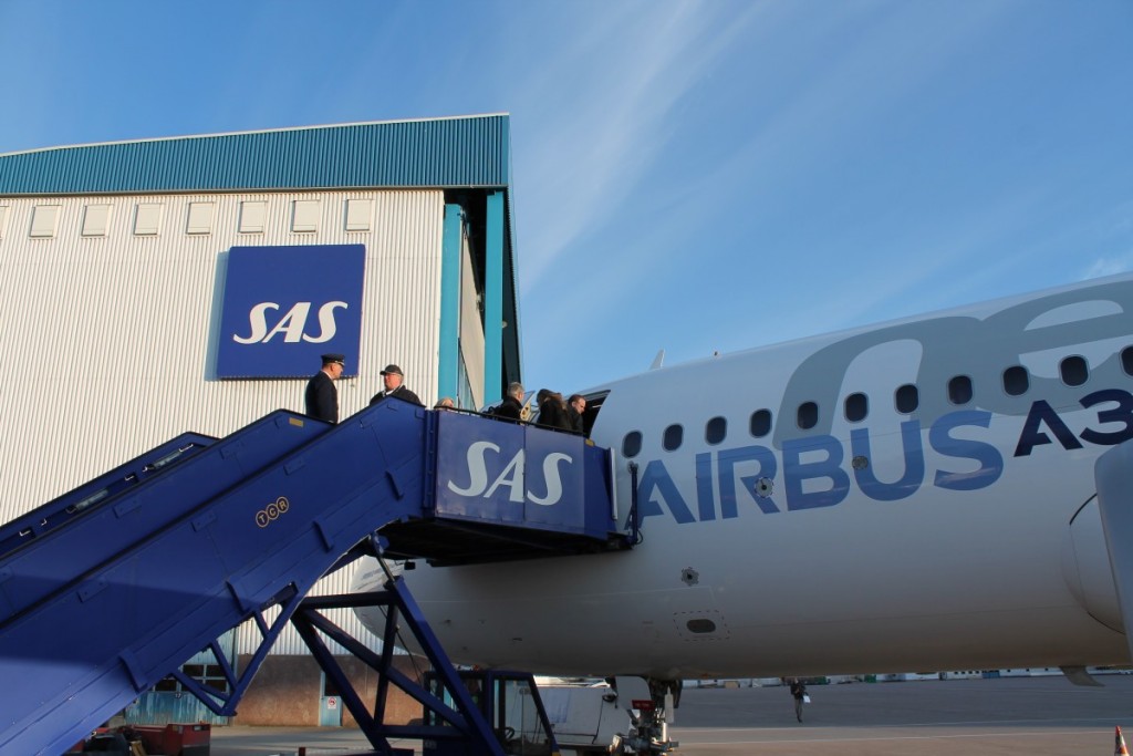 Airbus A320neo parkeret foran SAS hangaren i Stockholm