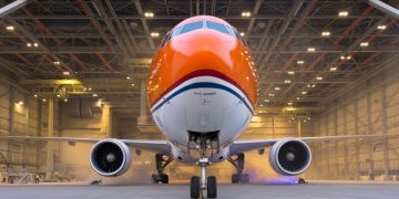 KLM præsenterer en orange 777