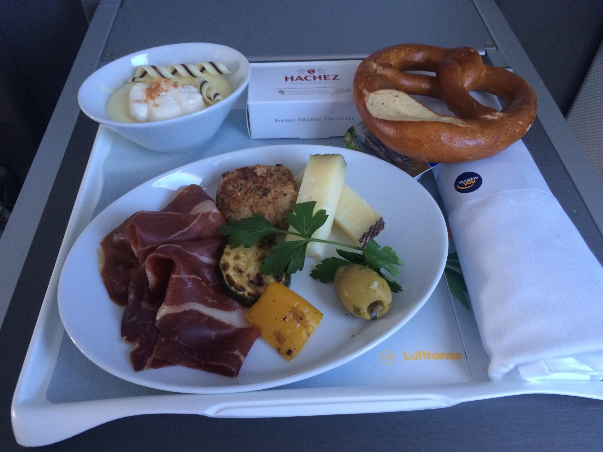 Lufthansa Business Class måltid fra København til Frankfurt.