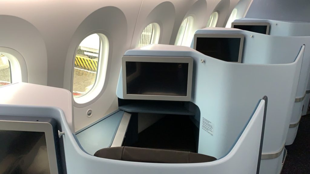 prangende kim Smil InsideLook: KLM Boeing 787-10 Dreamliner | PH-BKA | Oranjebloesem | Se den  nyeste kabine - InsideFlyer DK