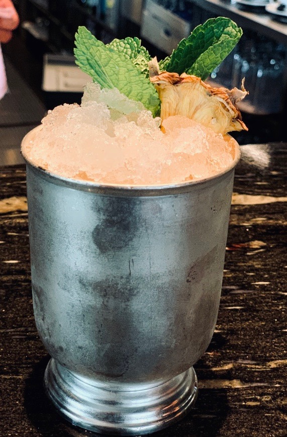 Cocktail - Bermuda Royal - Lavet med hjemmelavet ananasjuice ...