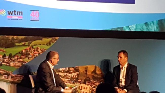 Wizz Airs administrerende direktør József Váradi (til højre) i interview med John Strickland (til venstre)