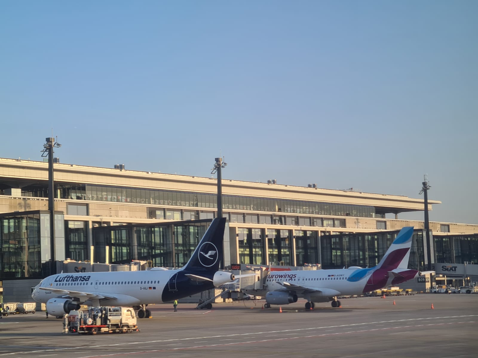 InsideLook: Take A Peak At Photos Of Berlin's New Brandenburg Airport ...