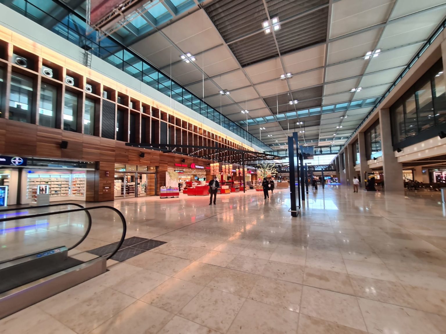 insidelook-take-a-peak-at-photos-of-berlin-s-new-brandenburg-airport