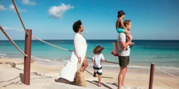 TUI - Familie på strand
