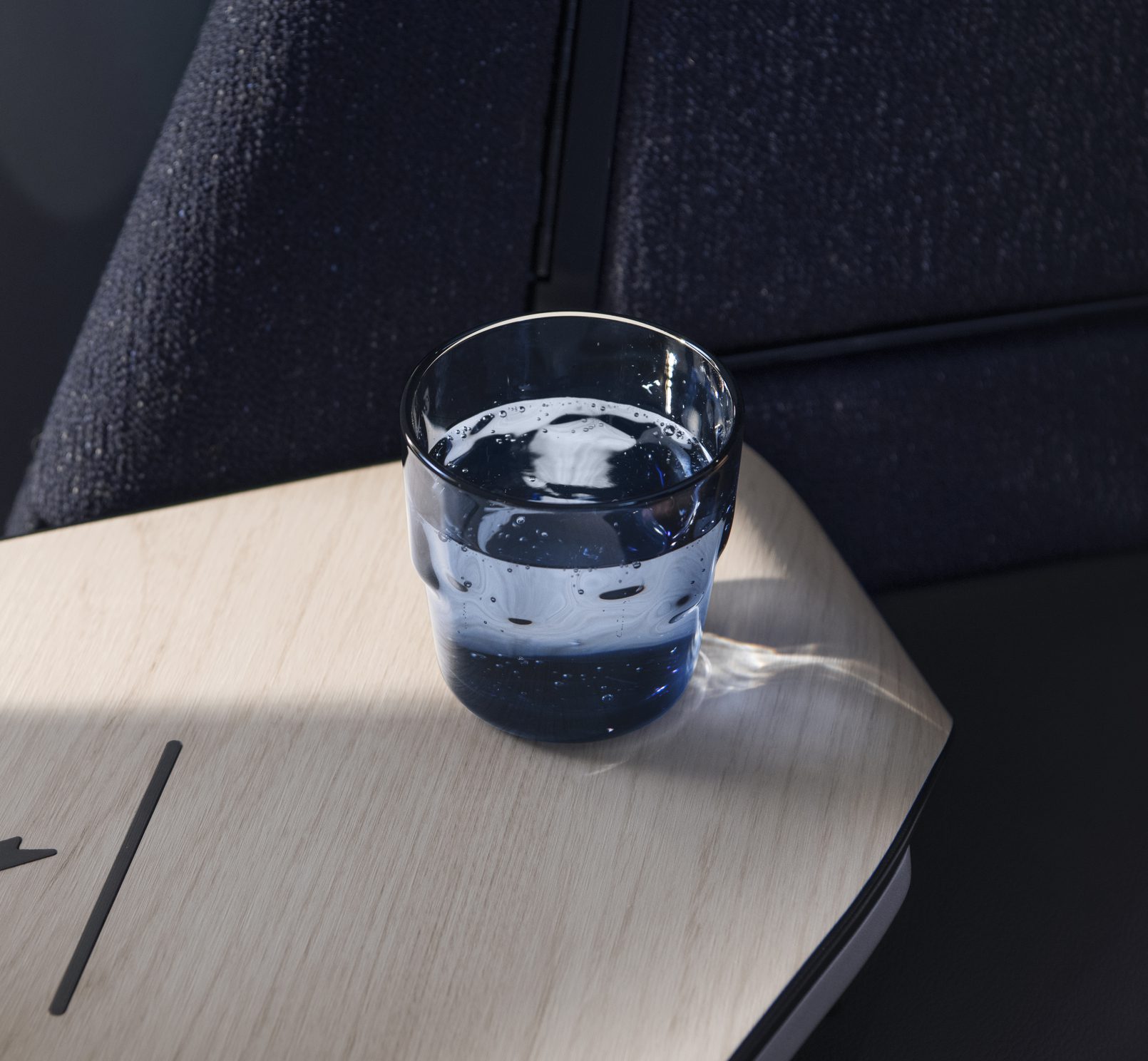 Finnair_Business-Class_Iittala-x-Finnair-Kuulas-glass-blue-tabletop